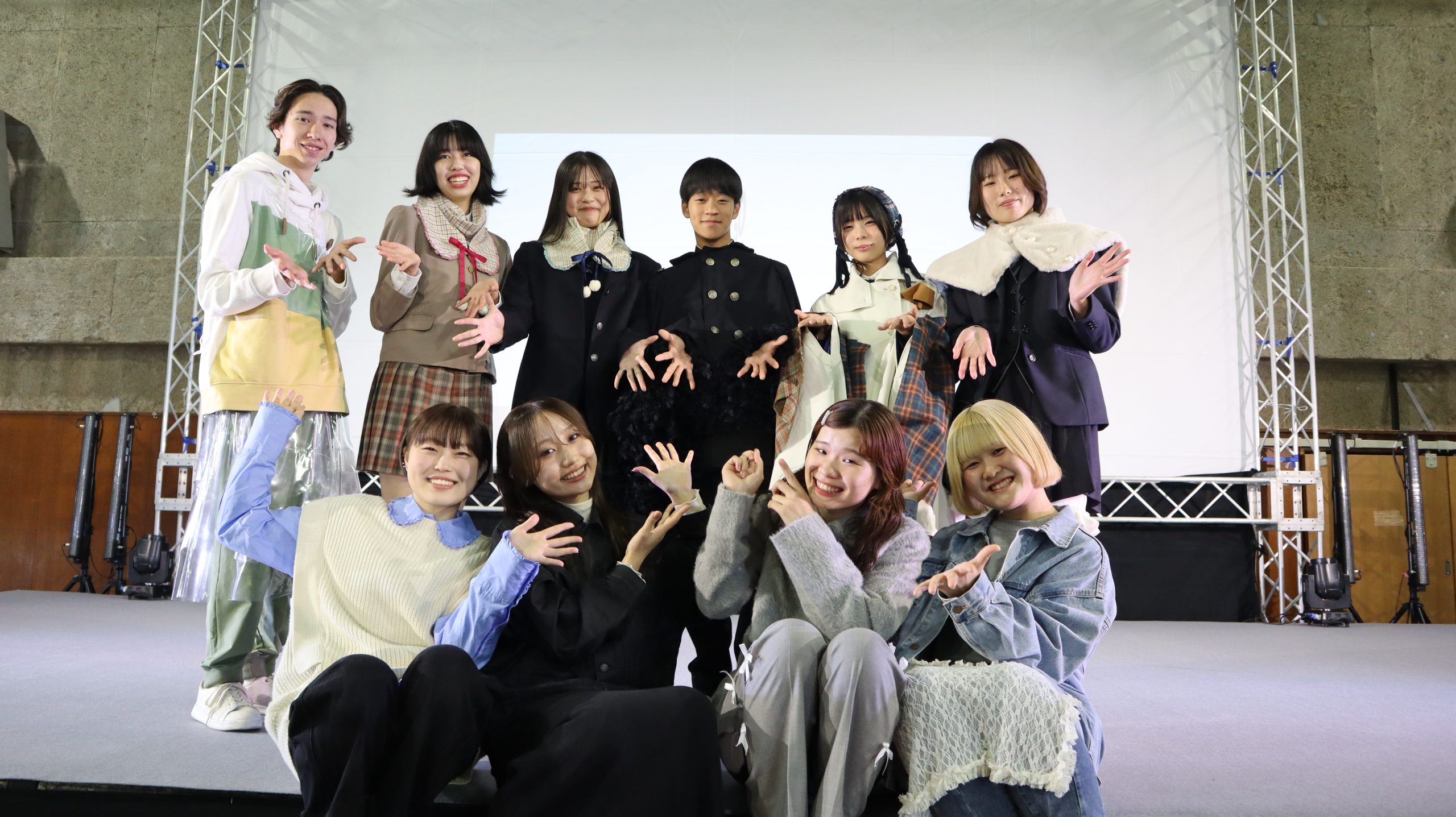 デザイン学部1年生4名がファッションショーを開催しました！のイメージ画像
